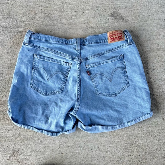 Women’s Levi’s Mid Length Denim Shorts Size 33 - Picture 1 of 3